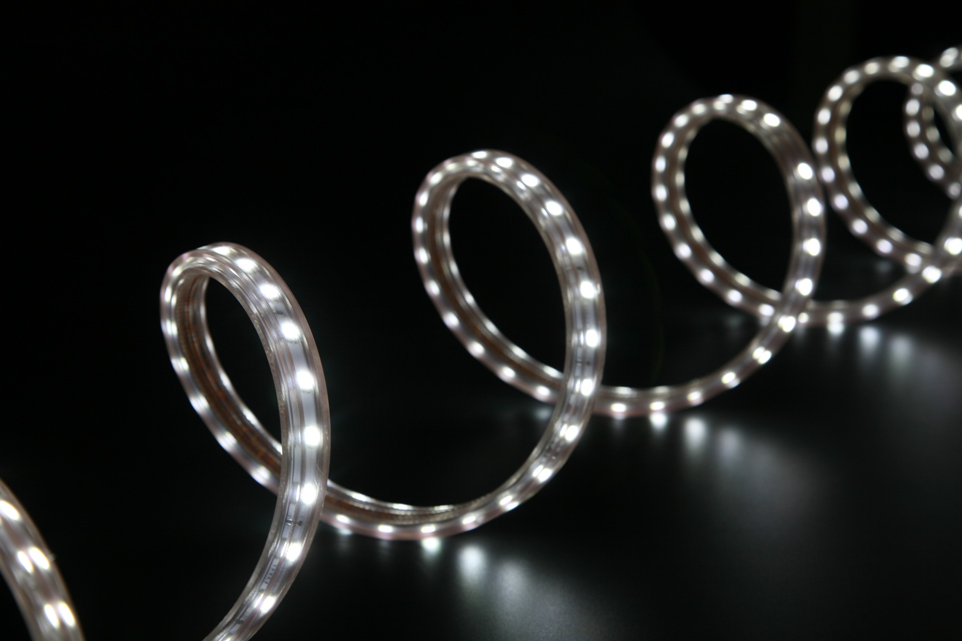 LED pás studená biela