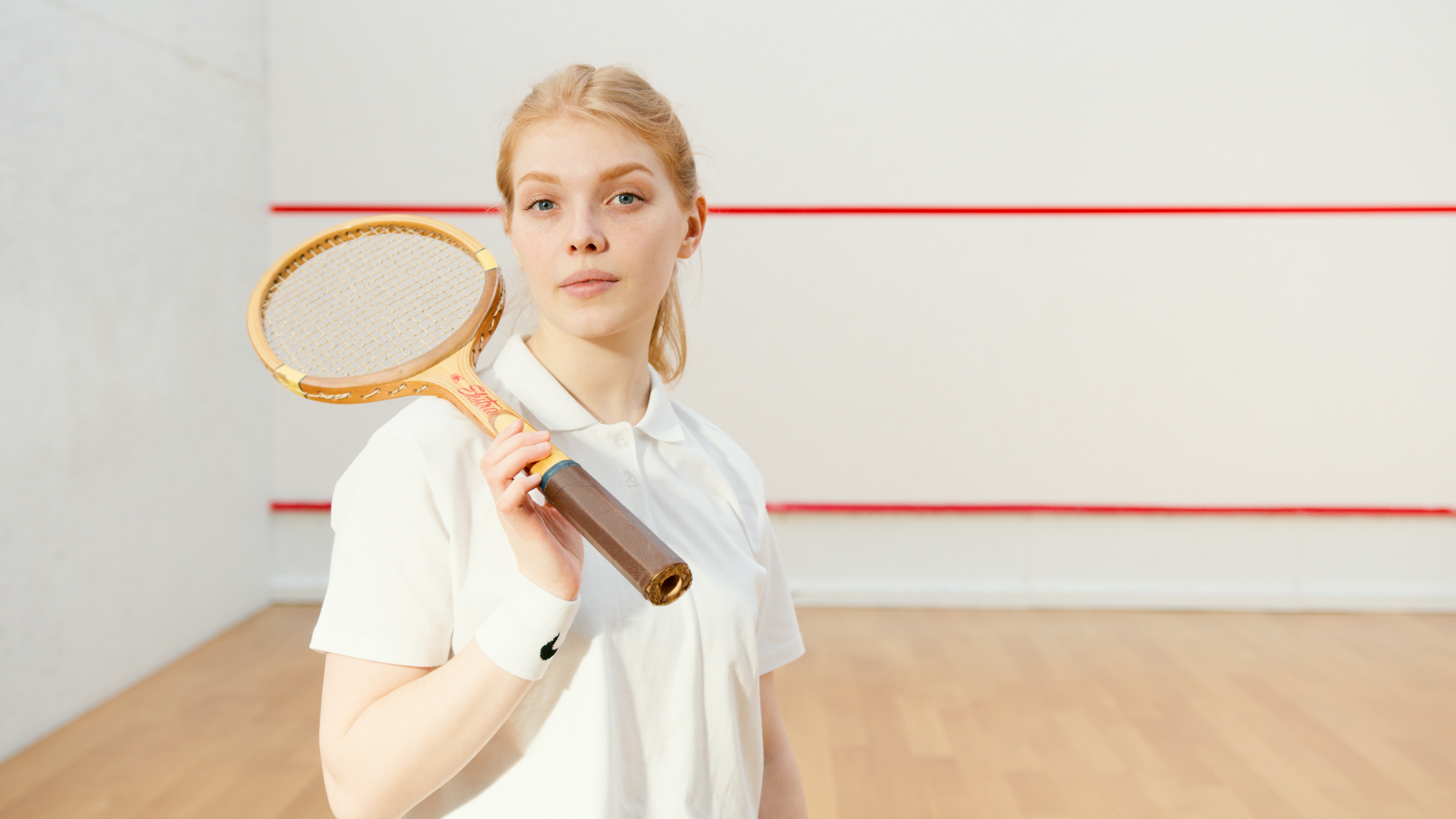 Klasická biela vhodná na tenis